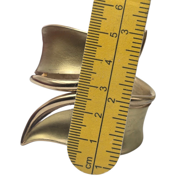 Bracelet Crown Trifari Cuff Bypass Leaf Hinged Bold Statement Gold Tone SKU 2867 - Picture 8 of 10